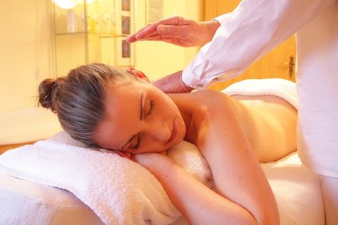 Relaxing Massages Massage Therapy Business, Bolesti Chrbta, Endocannabinoid System, Swedish Massage, Getting A Massage, Shiatsu Massage, Massage Benefits, Best Spa, Thai Massage