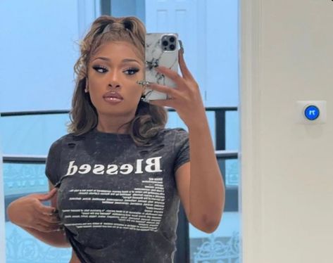 Photo Drop, Megan Thee Stallion, Hip Hop, Mirror, Black