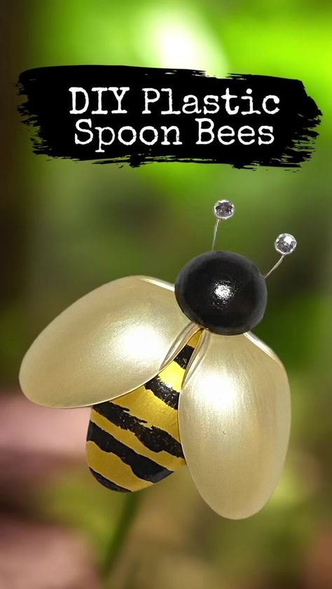 Preschool Bugs, Plastic Spoon Art, Bee Hives Diy, Craft Ideas For Beginners, Bumble Bee Decorations, Backyard Plans, Bumble Bee Craft, Bee Hive Craft, Plastic Spoon Crafts