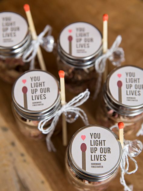 Make your own fire starter wedding favors! Useful Wedding Favors, Lilin Aroma, Wedding Favour Jars, Wedding Favor Table, Favour Jars, Creative Wedding Favors, Inexpensive Wedding Favors, Soya Mumu, Boda Diy