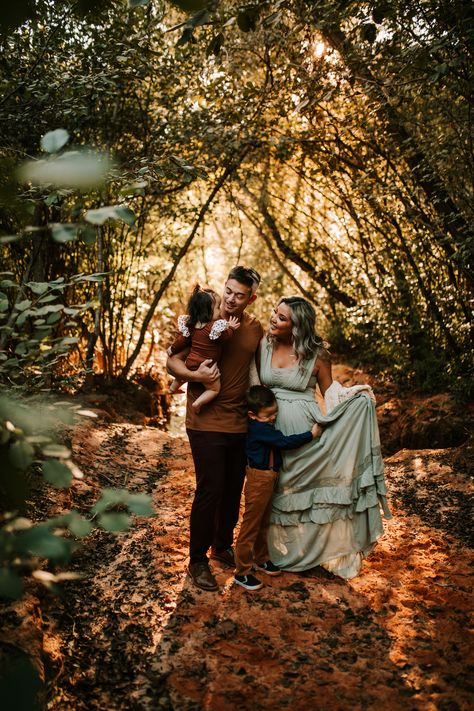 golden hours photography styled f Family Maternity Pictures, Lifestyle Family Photography, Family Photoshoot Poses, Golden Hour Photos, Maternity Photoshoot Poses, Family Picture Poses, Fall Family Pictures, Family Inspiration, Lifestyle Photography Family