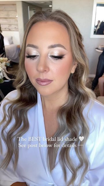 San Diego Makeup Artist 🤘🏼 on Instagram: "MY NEW FAVORITE BRIDAL LID COMBO!!!!! For everyone that has been messaging me asking what her lid color is *drumroll* 👇🏼👇🏼👇🏼👇🏼 @sephoracollection Ballet Shoes single shadow as a base & topped with @artistcouture Spotlight Glitz diamond lights finisher — Be sure to apply the @artistcouture with your finger and NOT 🙅🏼‍♀️ a brush! Let me know what you think if you end up trying it 🥳 • • • #bridalmakeupartist #bridalmakeupinspo #bridalmakeupinsp Shadow Winged Liner, Bridal Makeup Winged Liner, Eyeshadow Wing, Makeup Wings, Shadow Wings, Diamond Lighting, Downtown San Diego, Winged Liner, Bridal Makeup Artist