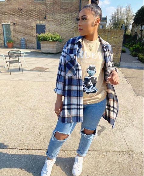 Trendy Flannel Button-up Shirt, Flannel Streetwear Women, Trendy Button-up Flannel Shirt For Fall, Fall Flannel Button-up Shirt, Trendy Plaid Button-up Flannel Shirt, Outfits For Girls, Things To Wear, Outfits Stylish, Flannel Outfits