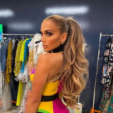 Jennifer Lopez's Best Beauty Moments Of 2021 Are All About Sultry Glam Jlo Hair, Anna Delvey, Long Ponytail Hairstyles, Iconic Hairstyles, Pin Up Curls, Jennifer Lopez Hair, Voluminous Ponytail, Half Ponytail, High Ponytails