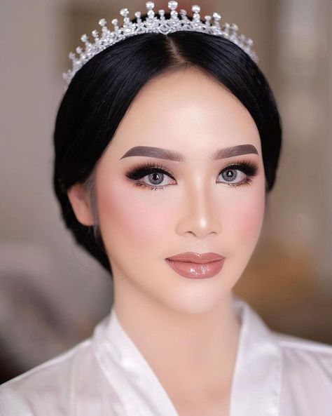 Bride Makeup Asian, Asian Wedding Makeup, Wedding Makeup Bride, Bentuk Alis, Make Up Pengantin, Celebrity Makeup Looks, Graduation Makeup, Hairdo Wedding, Bridal Makeup Natural