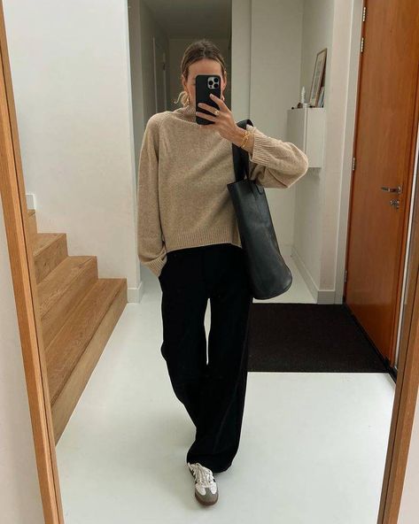 The Best Beige Jumpers to Make You Look Rich | Who What Wear UK Beige Jumper Outfit, Oversized Jumper Outfit, Wool Sweater Outfit, Beige Sweater Outfit, Cashmere Sweater Outfit, Beige Jumper, Jumper And Jeans, Fall Winter Capsule Wardrobe, Anouk Yve