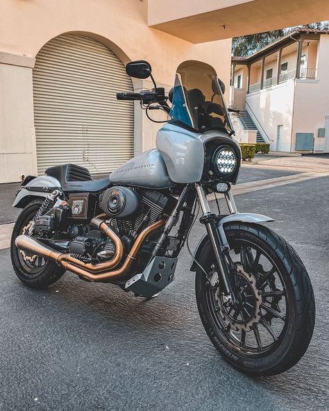 Moons Motorcycle Culture on Instagram: “// T-Sport Tuesday ⚡️ The weather has finally started to warm up a bit! 🤙🏻 . . . #tsporttuesday #flyeyev2 #dyna #fxdx #fxdxt #moonsmc…” Harley Davidson Motorcycles Sportster, Dyna Club Style, Tourer Motorcycles, Custom Motorcycles Harley, Dyna Super Glide, Bike Toy, Cafe Racing, Motorcycle Culture, Harley Dyna