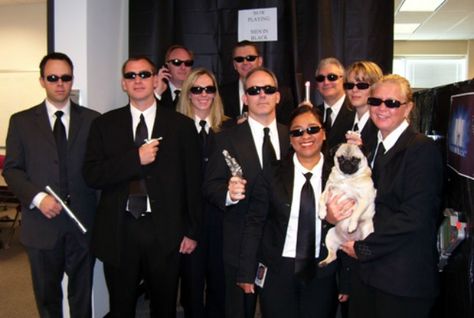 100 Winning Group Halloween Costume Ideas via Brit + Co. 96. Men in Black: Grab a suit and some shades plus a trusty pug to pull off this costume. (via Commakazis Peek) Team Halloween Costumes, Group Halloween Costume Ideas, Office Halloween Costumes, Cookie Monster Costume, Costumes For Work, Spooky Halloween Costumes, Halloween Costumes For Work, Halloween Office, Team Costumes