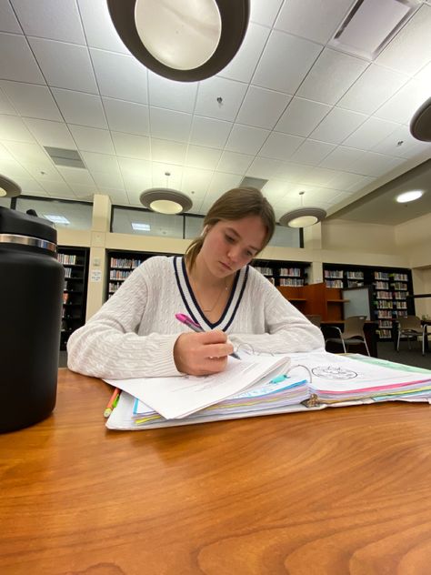 intense school libary studying Intense Study Aesthetic, Study Lifestyle, Boarding School Life, Oxford Student, Student Diary, College Motivation, College Vision Board, Study Board, Academic Motivation