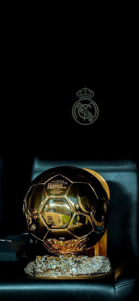 Ballon Dor Wallpaper, Wallpaper Off White, Ronaldo 9, Football Awards, Messi And Ronaldo, Image Swag, Soccer Pictures, Photo To Video, Football League