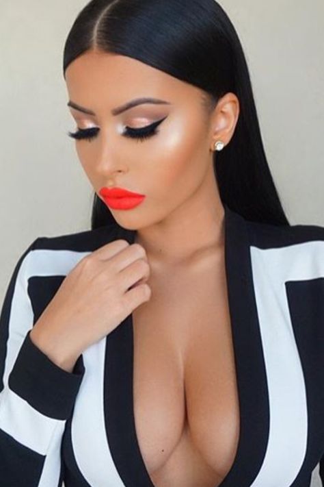 @amrezy (amra olevic) America (makeup artist) (unknown height guess about 5.2) Amrezy Makeup, Beauty And The Beat, Flawless Makeup, Gorgeous Makeup, All Things Beauty, Deep V Neck, Maquillaje De Ojos, Moda Casual, Makeup Inspiration