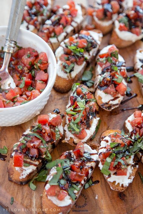 Creamy Three Cheese Bruschetta with Goat Cheese, Cream Cheese and Parmesan. An elegant and classy appetizer that everyone will love! Recipe With Goat Cheese, Strawberry Bruschetta, Goat Cheese Spread, Nectarine Recipes, Balsamic Drizzle, Healthy Eats Recipes, Creamy Goat Cheese, Strawberry Balsamic, Christmas Dinner Recipes