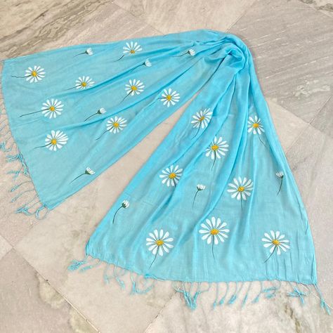 Fabric Painting Designs For Dupattas, Fabric Paint Dupatta Designs, Hand Painted Fabric Dress, Fabric Painting On Organza Dupatta, Duppata Painting Ideas, Fabric Painting On Dupatta, Fabric Painting Ideas On Kurtis, Fabric Paint Shirt, Saree Painting Designs