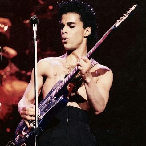 Prince Rogers Nelson Prince Hot, Prince Parade, Rip Prince, Guitar Pics, Paisley Park, Roger Nelson, Prince Rogers Nelson, Tupac Shakur, Purple Reign