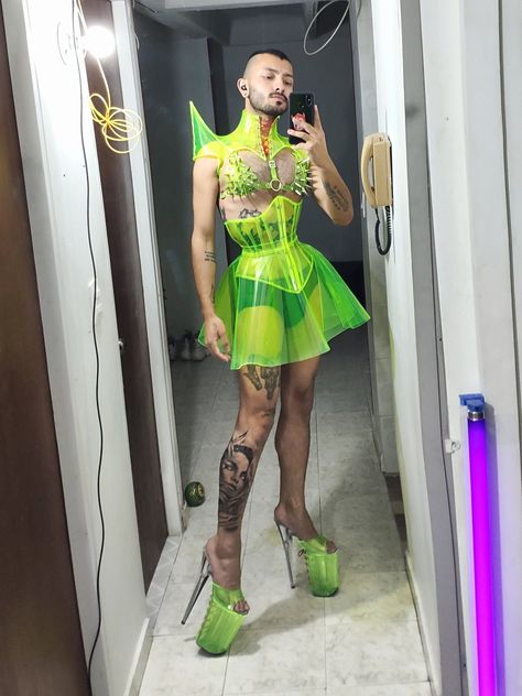 Crazy Party Outfits, Chromatica Outfits, Drag Costume Ideas, Crazy Outfits Weird, Drag Outfit Ideas, Weird Fashion Outfits, Drag Queen Outfits Ideas, Hard Outfits, Pvc Outfit