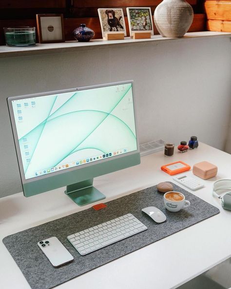 [CommissionsEarned] 33 Home Office Setup Workspaces Insights You Need To See #homeofficesetupworkspaces Home Office Setup Workspaces, Imac Setup, Imac Desk, Imac Desk Setup, Interior Design Layout, Clean Desk, Aircraft Interiors, Desktop Setup, Desk Goals