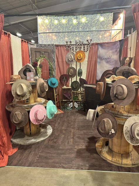 Hat Boutique Display, Diy Hat Display Craft Fairs, Cowboy Hat Display Ideas, Hat Bar Display Ideas, Diy Hat Display, Womens Western Hats, Vendor Market, Craft Fair Booth Display, Custom Cowboy Hats