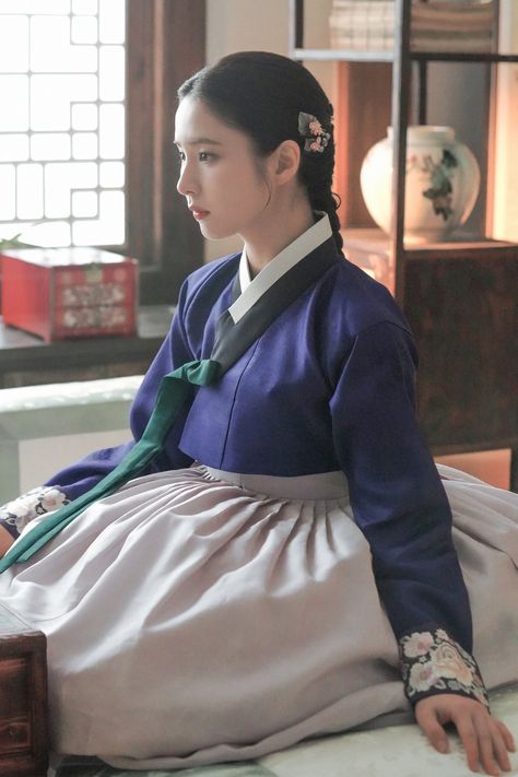 Korean Historical Fashion, Hanbok Aesthetic, Drama Journal, Kim So Hyun Fashion, Korea Clothes, Korea Hanbok, Korean Traditional Clothing, Shin Se Kyung, Asian Aesthetic