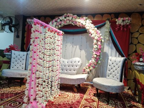 Nikah Stage Decoration Simple, Nikah Stage Decoration, Nikkah Ceremony Decor, Nikah Stage, Nikah Setup, Nikkah Setup, Nikah Decoration, Nikkah Decor, Bridal Room Decor