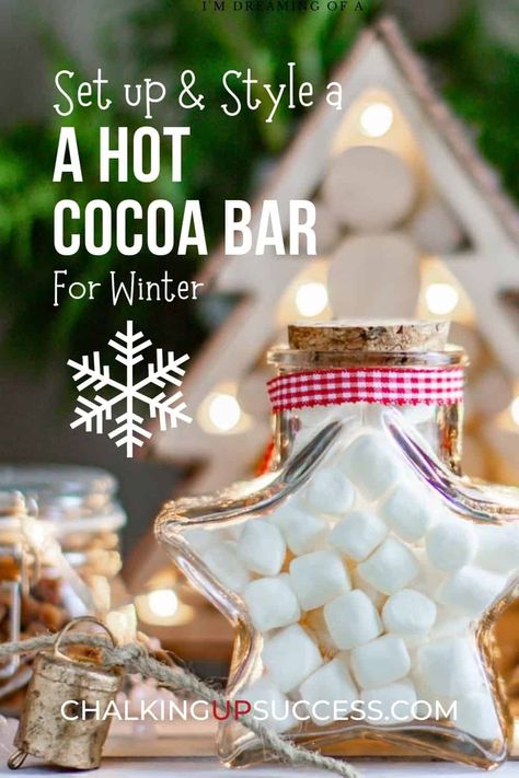 Hot Chocolate Station Kitchen, Hot Chocolate Bar Simple, Hot Cocoa Bar Ideas Christmas Decor, Hot Chocolate Station Ideas, Christmas Hot Chocolate Station, Hot Cocoa Bar Christmas, Christmas Hot Chocolate Bar, Drinks Station, Hot Chocolate Station