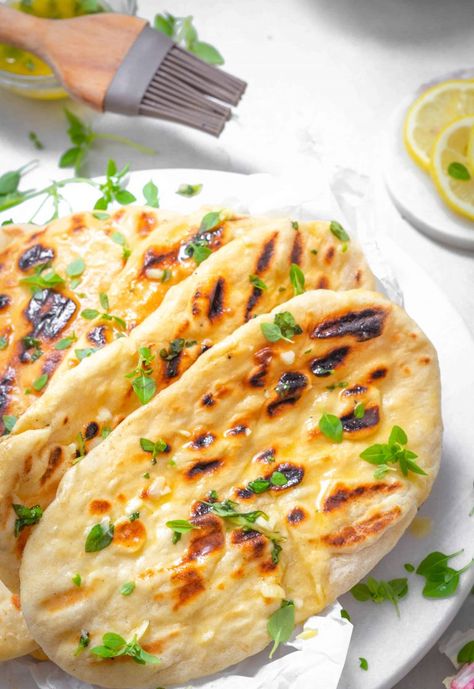 Easy Homemade Greek yogurt and garlic flatbread Easy Flatbread Recipes Greek Yogurt, Yoghurt Flatbread Greek Yogurt, Greek Flatbread Recipe, Greek Flat Bread Recipe, Greek Yogurt Flatbread, Yogurt Flatbread Recipe, Baked Flatbread, Yoghurt Flatbread, Hummingbird Bread Recipe