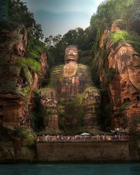 Giant Buddha statue in Leshan, China Modern Statue, Giant Buddha, Sichuan China, Luxury Boat, Destination Voyage, China Travel, Unesco World Heritage Site, Unesco World Heritage, Travel Insurance