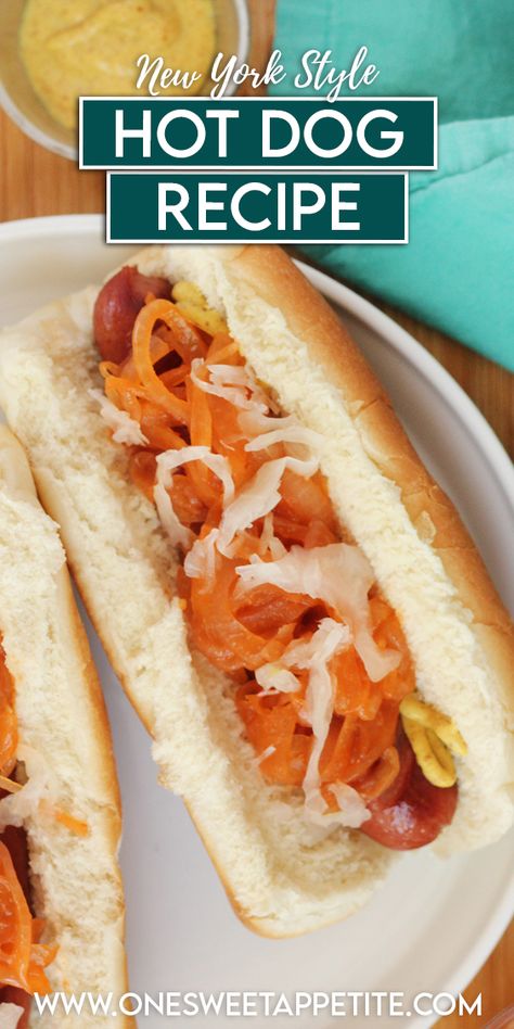 New York Hot Dog New York Hot Dog Recipe, New York Style Hot Dog, New York Hot Dog, Hot Dog Recipe, Comfort Pasta, Dessert Pie Recipes, Spicy Mustard, Frozen Dessert Recipe, Onion Sauce