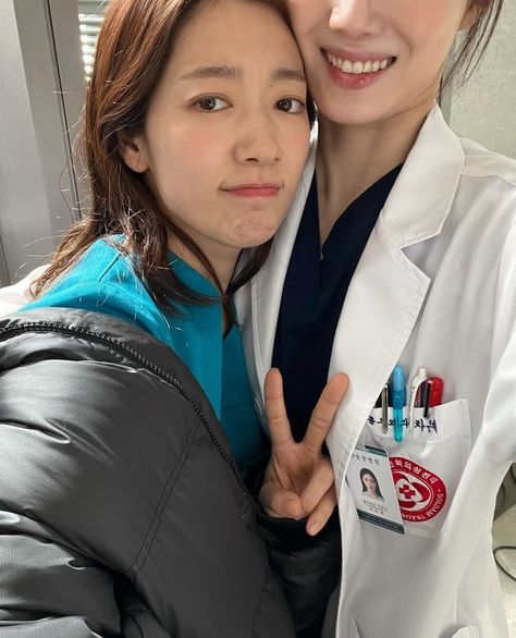 Doctors Park Shin Hye, Park Shin Hye Doctors, Yoon Park, Doctor Slump, Lee Sung Kyung, Sung Kyung, Slumping, Park Shin Hye, Lee Sung