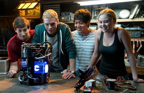 Teenagers create a time machine run by a cellphone app. The only good idea in Project Almanac, a messy, illogical waste of time. Project Almanac Movie, Project Almanac, Jonny Weston, Power Rangers 2017, Virginia Gardner, Costco Travel, Travel Project, Alexander Ludwig, Travel Movies