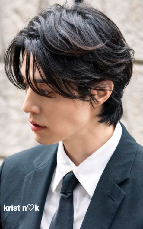 Asian Man Haircut Medium, Korean Men Long Hairstyle, Long Hairstyles For Men Korean, Asian Men Long Haircut, Asian Men’s Hairstyles, Wolfcut Men Short, Men Haircut Styles Medium Length, Korean Middle Part Hair Men, Middle Length Hair Men