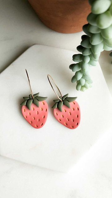 Strawberry Clay Earrings, Clay Strawberry, Earring Inspo, Handmade Clay Earrings, Handmade Clay Jewelry, Clay Earring, Polymer Jewelry, Jewelry Design Earrings, Earrings Inspiration