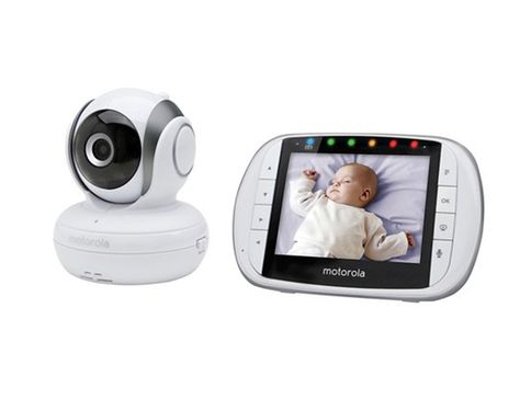 Motorola Digital Video Baby Monitor-This Hi-tech baby monitor shows real-time video and sound in your baby’s room and allows you to zoom, pan and rotate the camera, so Baby will never be out of your sight Bebe Video, Video Baby, Bumbo, Remote Camera, Baby Necessities, Baby List, Baby Must Haves, Baby Center, Digital Video