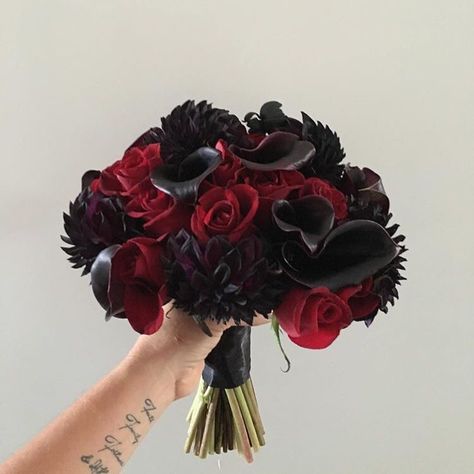 Dark wedding bouquet  chrysanthemums, black cala lilies, dark red roses #gothicwedding #gothicflowers Black And Maroon Bouquet, Red And Black Rose Bouquet, Red And Black Wedding Flowers, Red And Black Roses Aesthetic, Red And Black Bouquets, Black And Dark Red Wedding, Black And Red Bouquet, Larp Wedding, Dark Wedding Bouquet