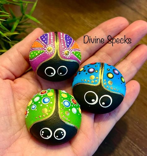 Ladybird Rock Painting, Rock Painting Ladybug, River Rock Crafts, Lady Bug Painted Rocks, Ladybug Rocks, Bee Pictures, Garden Rock Art, Rock Painting Ideas Easy, Rock Painting Patterns