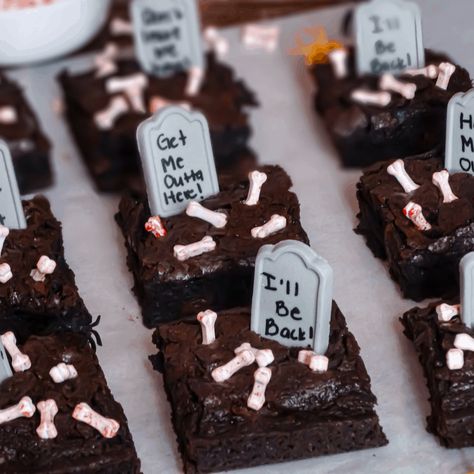 Easy Halloween Graveyard Brownies made with boxed brownies and edible tombstones. Have fun decorating them with bloody bones and catchy tombstone phrases! Graveyard Brownies, Bacon Wrapped Tater Tots, Boxed Brownies, Halloween Brownies, Milano Cookies, Spooky Halloween Treats, Brownies Recipe Homemade, Block Of Cheese, Halloween Graveyard