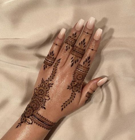 1. Mehndi Art 2. Henna Designs 3. Mehndi Patterns 4. Bridal Mehndi 5. Arabic Mehndi 6. Indian Mehndi 7. Intricate Mehndi 8. Contemporary Mehndi 9. Mehndi Tutorial 10. Mehndi Inspiration 11. Traditional Mehndi 12. Mehndi Artist Showcase 13. Easy Mehndi Designs 14. Mehndi for Beginners 15. Floral Mehndi 16. Geometric Mehndi 17. Peacock Mehndi 18. Festive Mehndi 19. Mehndi Fusion Styles 20. Mehndi Tips and Tricks Nice Henna Designs Simple, Divali Henna Designs, Mendhi Simple Designs, Henna Both Hands, Inner Hand Henna, Arabic Simple Henna, Mahendi Designs Latest Back Hand, Henna Simple Designs, Henna Designs Hand Simple