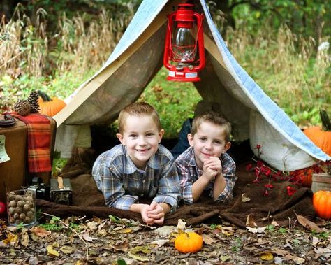 Family Camping Photography, Summer Camping Ideas, Camping Photoshoot, Tent Photography, Indoor Camping, Camping Photo, Photography Mini Sessions, Diy Props, Camping Photography