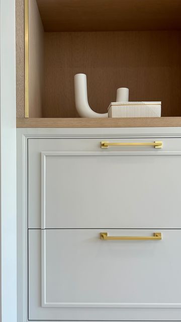 New Style Cabinets on Instagram: "Now, that’s what we call a built-in! Designed by @domaindesignllc, these full wall length cabinets, painted in Irish Creme and featuring stained oak interiors not only connect the kitchen and family room but also enhance the rooms’s aesthetics and provide extra storage space for this lovely Wicker Park family. The open shelving includes a brass inlay, and there’s even an exciting bar with pocket doors. Thank you to @domainconstructionllc and @domaindesignllc for Cabinetry Ideas, Cabinets Painted, Only Connect, Brass Inlay, Stained Oak, Custom Built Ins, Family Room Decorating, Cabinet Styles, Extra Storage Space