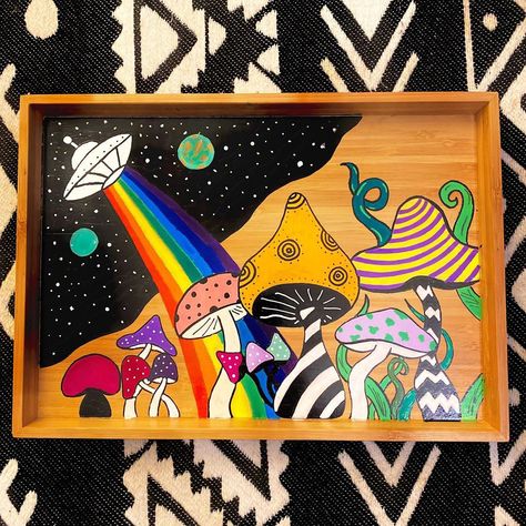 Tray Design Ideas Painting, Air Dry Clay Rolling Tray Diy, Trippy Box Painting Ideas, Stash Box Painting Ideas, Rolling Tray Paint Ideas, Diy Rolling Tray Ideas, Wooden Tray Painting Ideas, Painted Trays Ideas, Tray Painting Ideas