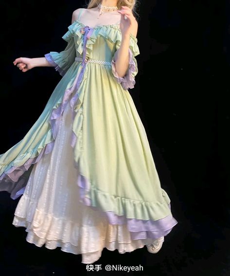 Fairy Princess Outfit Aesthetic, Lunar Outfits, Dreamy Aesthetic Fashion, Victorian Dress Gown, Gaun Abad Pertengahan, Frilly Dress, Old Fashion Dresses, Couture Mode, Fairytale Dress