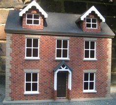 Willow Cottage dollhouse Dollhouse Exterior, Dolls House Shop, Dollhouse Miniatures Diy, Victorian Dolls, Dollhouse Kits, Miniature Diy, Miniature Houses, Miniature House, English Cottage