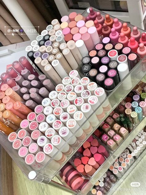 Koleksi Makeup, Makeup Beauty Room, Penyimpanan Makeup, Makeup Collection Goals, Alat Makeup, Makeup Accesories, Makeup Mistakes, Fancy Makeup, Makeup Room