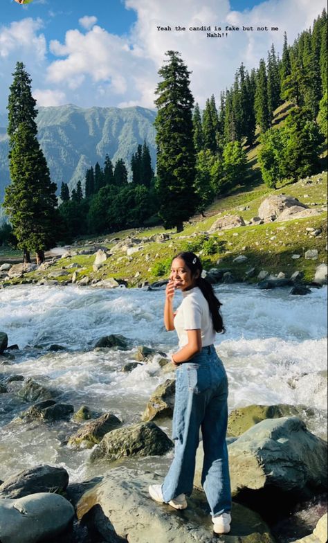 Picture Poses In Mountains, Photoshoot Ideas On Mountain, Pics In Kashmir, Athletic Poses For Pictures, Photography In Kashmir, Mountain Pics Poses, Srinagar Photography Poses, Jammu Kashmir Travel Outfits, Photoshoot In Kashmir