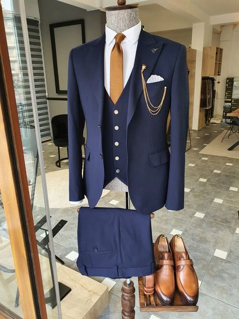 Suits Guys Prom Outfit, Grad Suits, Navy Blue Suit Men, Navy Blue Suit Wedding, Homecoming Outfits For Guys, Dark Blue Suit, Costume Bleu, Clothes Jacket, Blue Suit Men