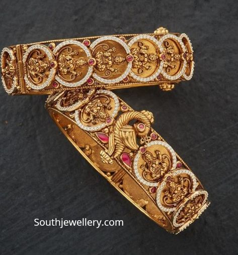 Diamond Lakshmi Kasu Bangles Kasu Bangles, Gold Temple Jewellery, Antique Gold Jewelry Indian, Gold Bangle Set, Bangles Gold, Antique Jewellery Designs, Wedding Jewellery Collection, Jewelry Bracelets Gold, Indian Jewelry Sets