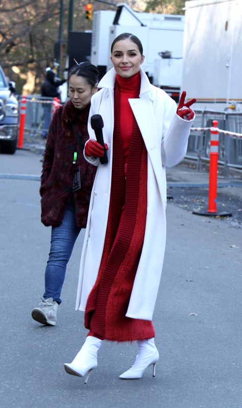 Olivia Culpo Style, Macy’s Thanksgiving Day Parade, Thanksgiving Day Parade, Olivia Culpo, Style Outfits, Celebrity Photos, Duster Coat, Lab Coat, Thanksgiving