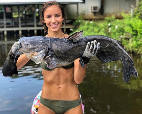 8,940 Likes, 260 Comments - Alyssa Schreiber (@alyfromalabama) on Instagram: “Hey y’all! So, I listened to your suggestions and I uploaded the footage from my hunt onto my…” Hanna Barron, Hannah Barron, Fishing Photos, Celebrities Then And Now, Celebrities Before And After, Lake Fishing, Fishing Girls, Gone Fishing, Best Fishing