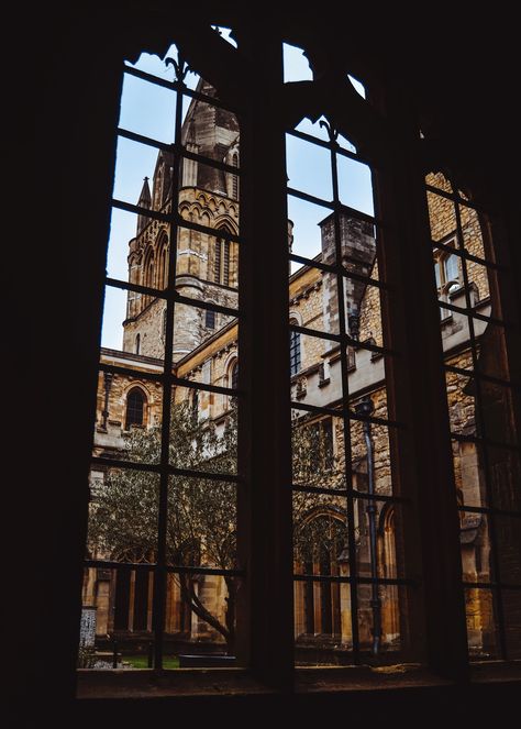 Cozy Academia, If We Were Villains, Oxford Uk, Dark Academia Aesthetic, Oxford University, Gothic Architecture, Snowy Day, Academia Aesthetic, Isle Of Skye