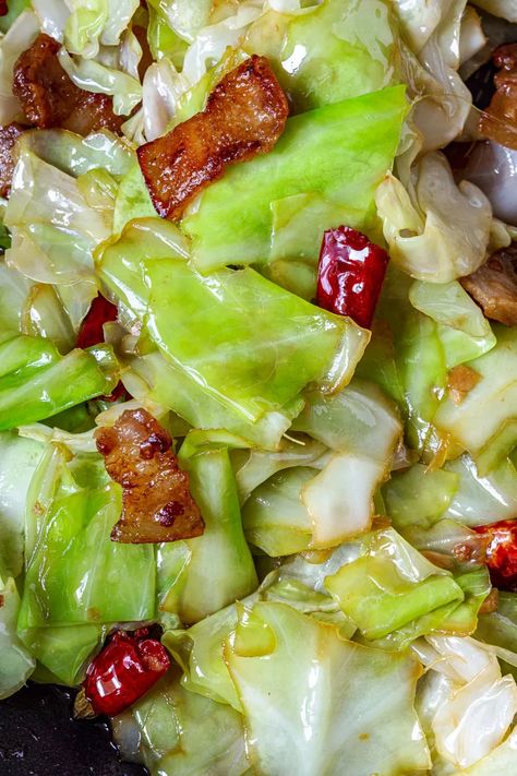 Cabbage And Pork Belly, Chinese Cabbage Recipe, Stir Fry With Pork, Quick Chinese Recipes, Chinese Cabbage Stir Fry, Cabbage Stir Fry, Pork And Cabbage, Cabbage Recipe, Taiwanese Food