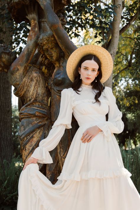 Royal Wedding Dress, Womens Wedding Dresses, Little Women, Silk Gown, Vestidos Vintage, Perfect Wedding Dress, Western Decor, Wedding Dress Shopping, 인물 사진